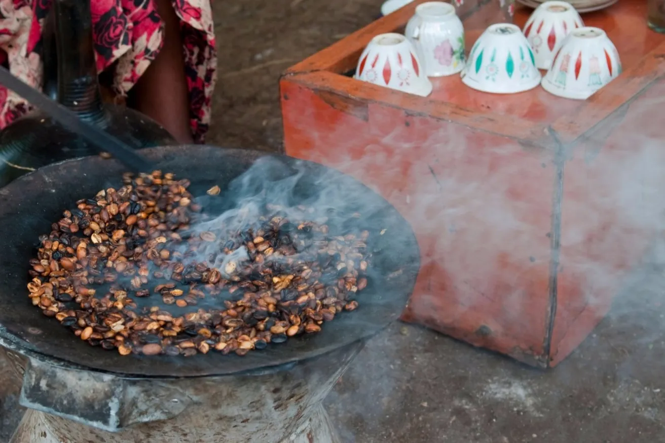 Media Name: ethiopian-coffee-roast-glasses-iStock-157642976.jpg