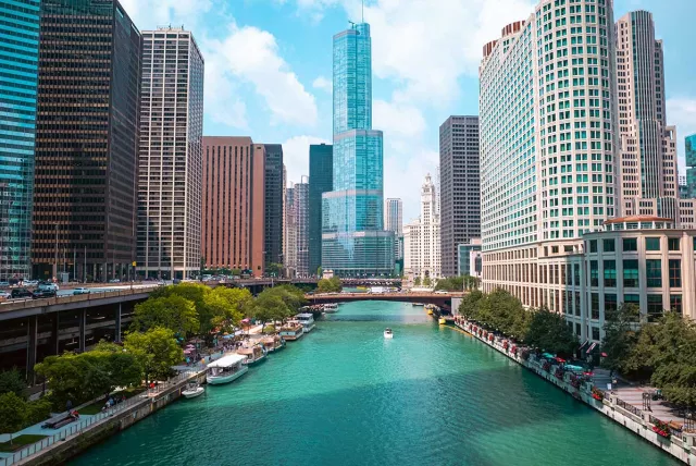 View of Chicago river between tall buildings